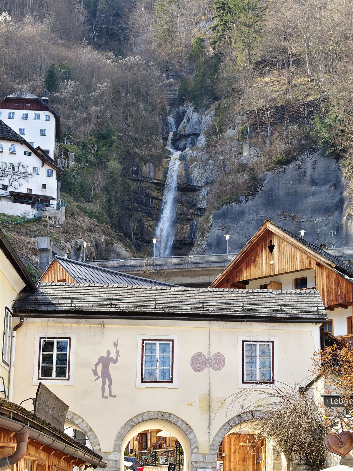 Winterlicher Schnee über Hallstatt